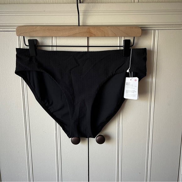 NWT Lululemon Calm Tides Mid Rise Medium Bottom - Picture 1 of 5